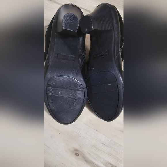 Fergalicious by Fergie Mackenzie-T Black Ankle Boots 3" Heel Buckle Zip Size 8.5 - Picture 6 of 9